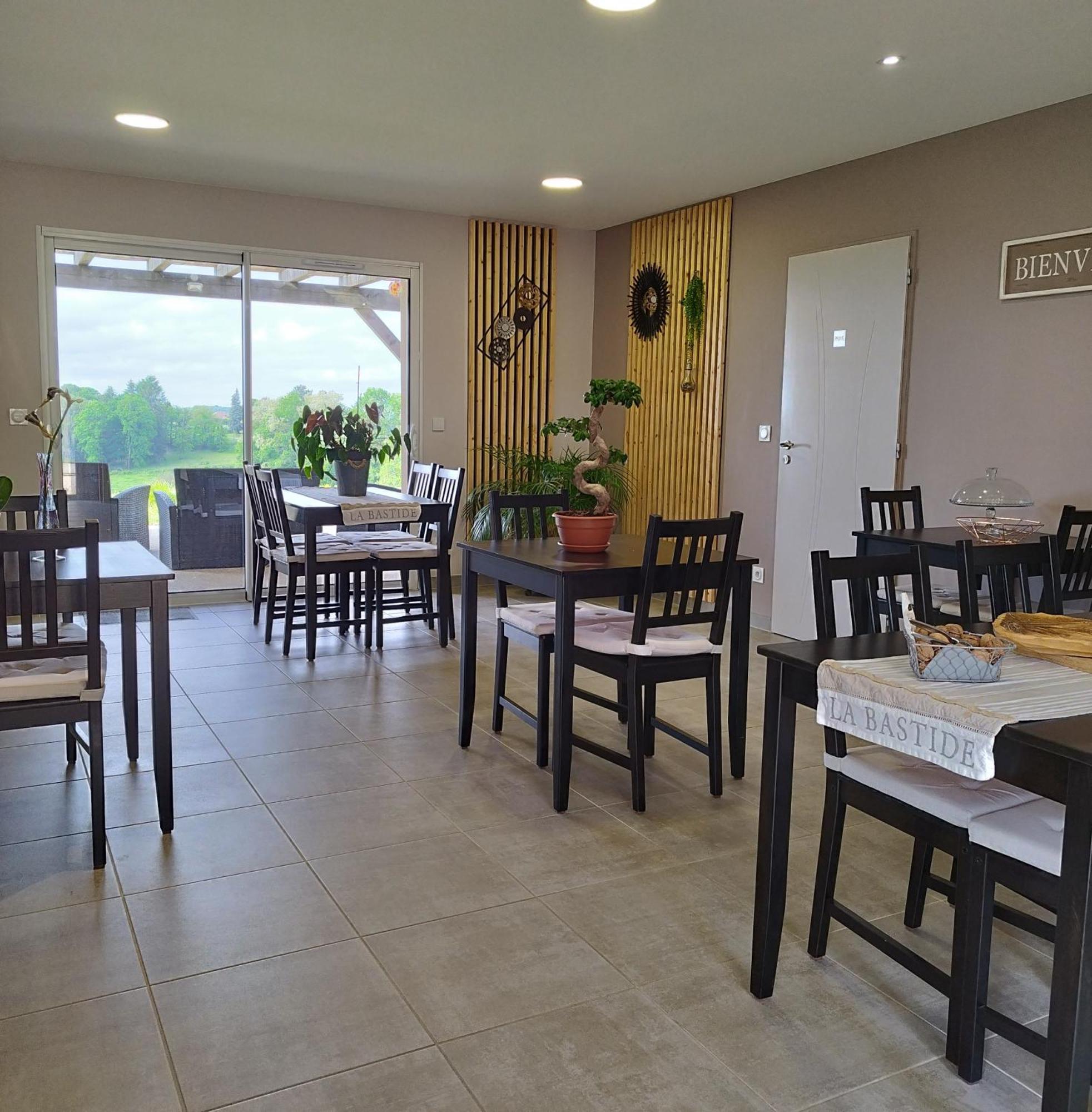 La Sarlamandre, Chambres Et Table D'Hotes Marcillac-Saint-Quentin Esterno foto