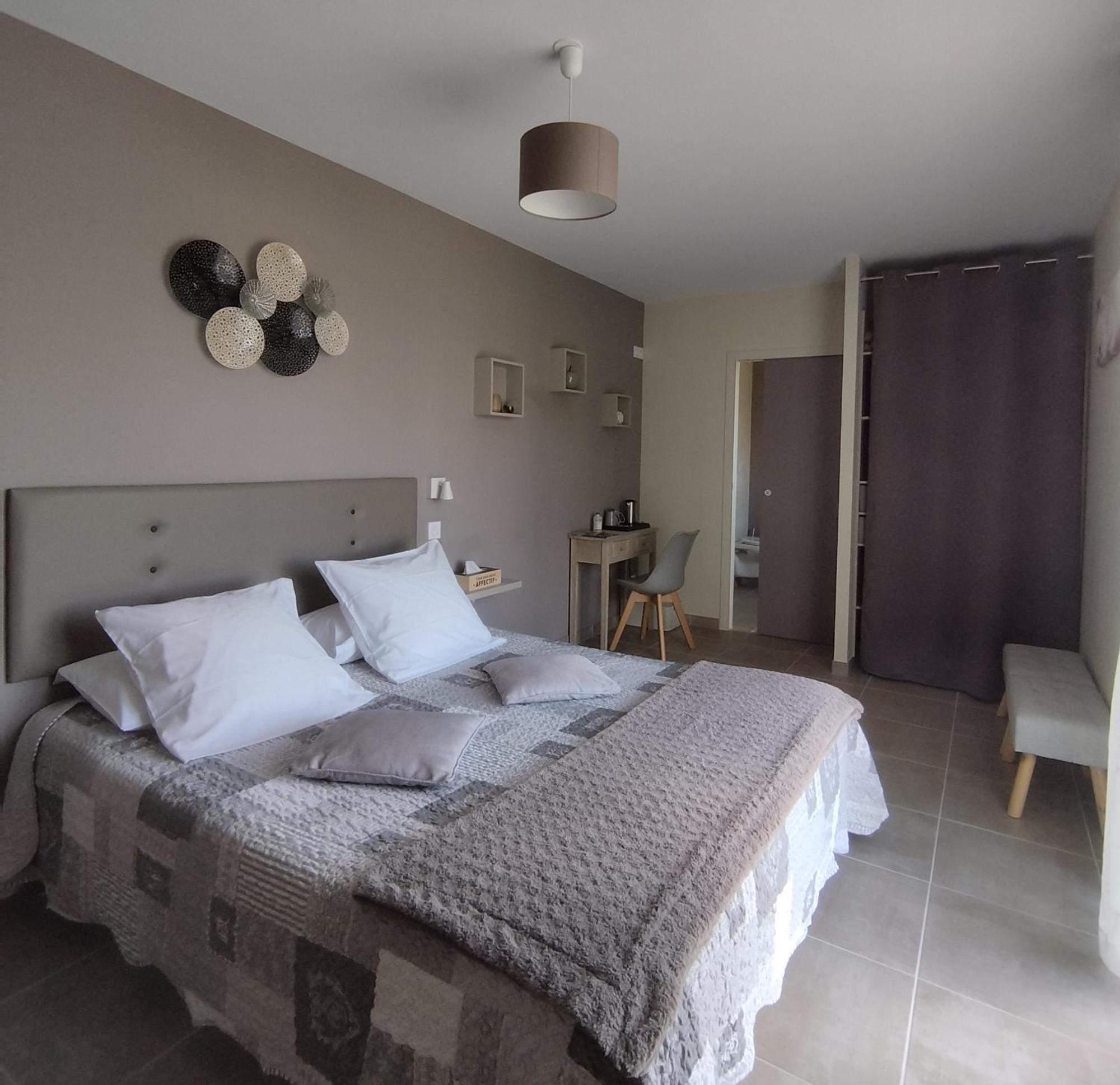 La Sarlamandre, Chambres Et Table D'Hotes Marcillac-Saint-Quentin Esterno foto