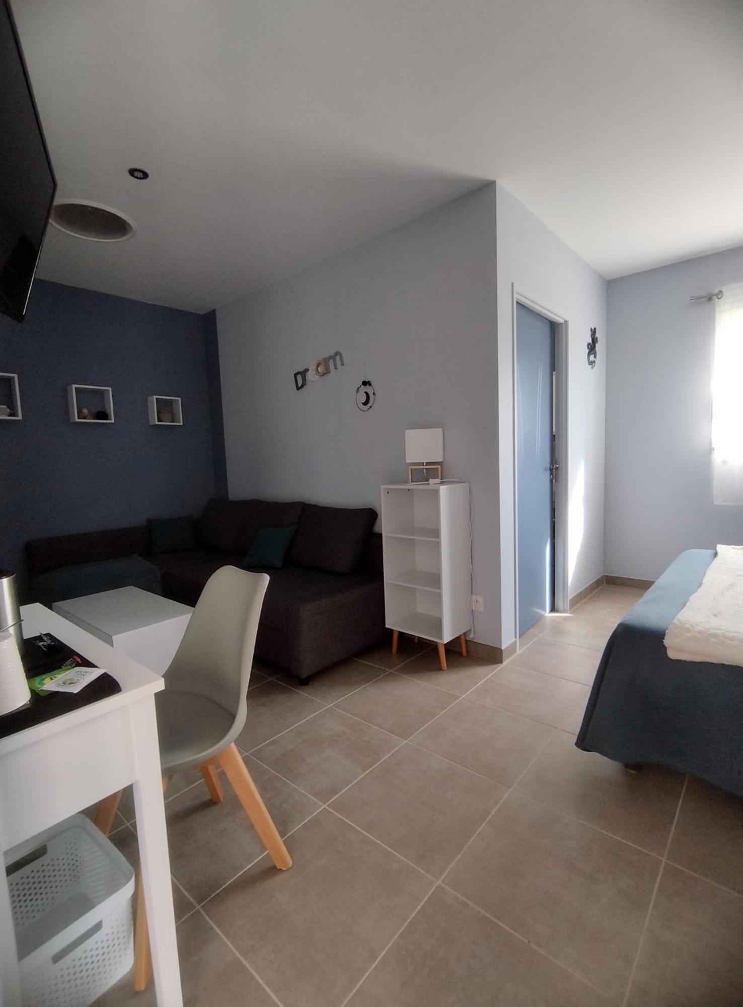 La Sarlamandre, Chambres Et Table D'Hotes Marcillac-Saint-Quentin Esterno foto
