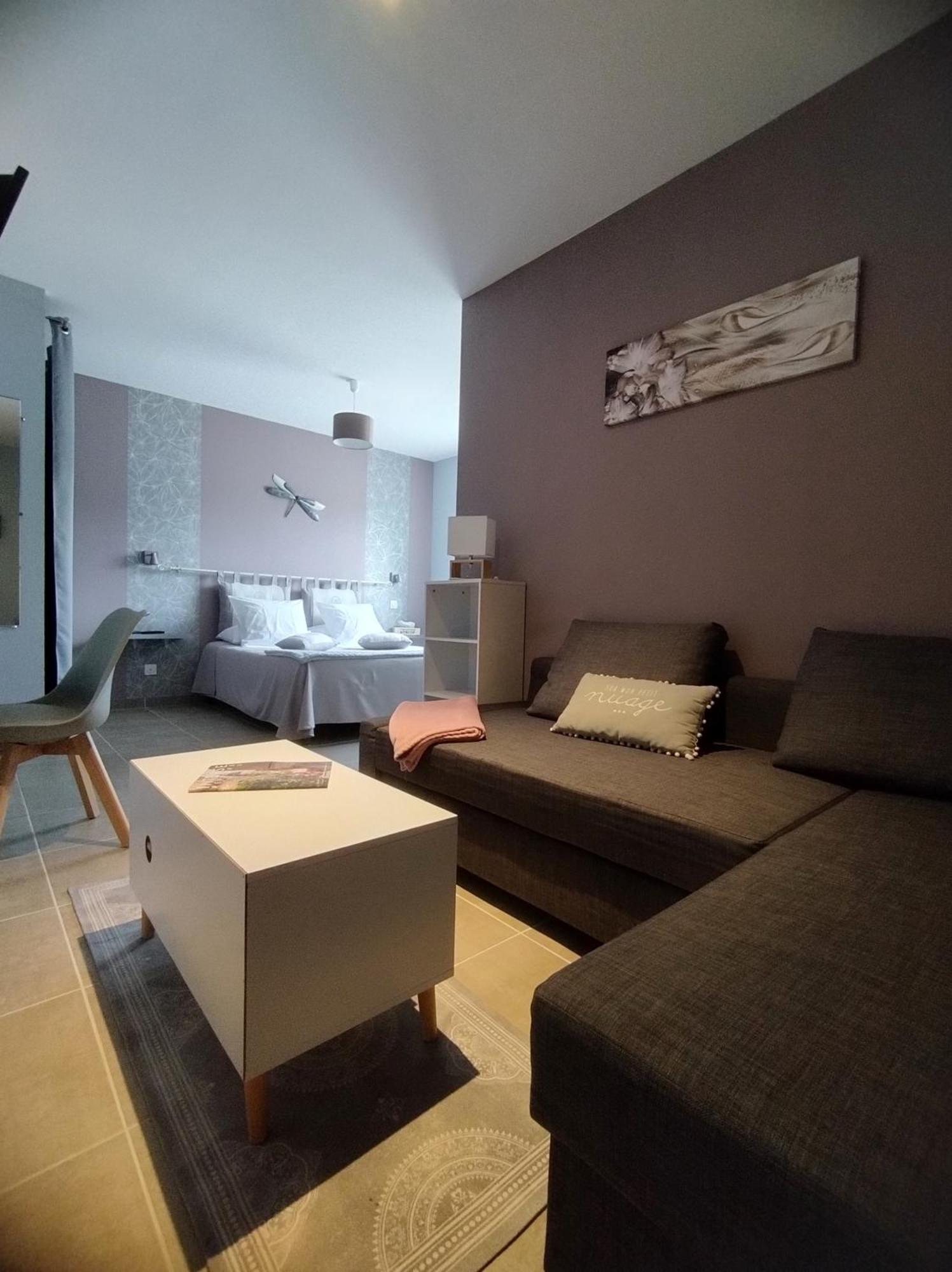 La Sarlamandre, Chambres Et Table D'Hotes Marcillac-Saint-Quentin Esterno foto