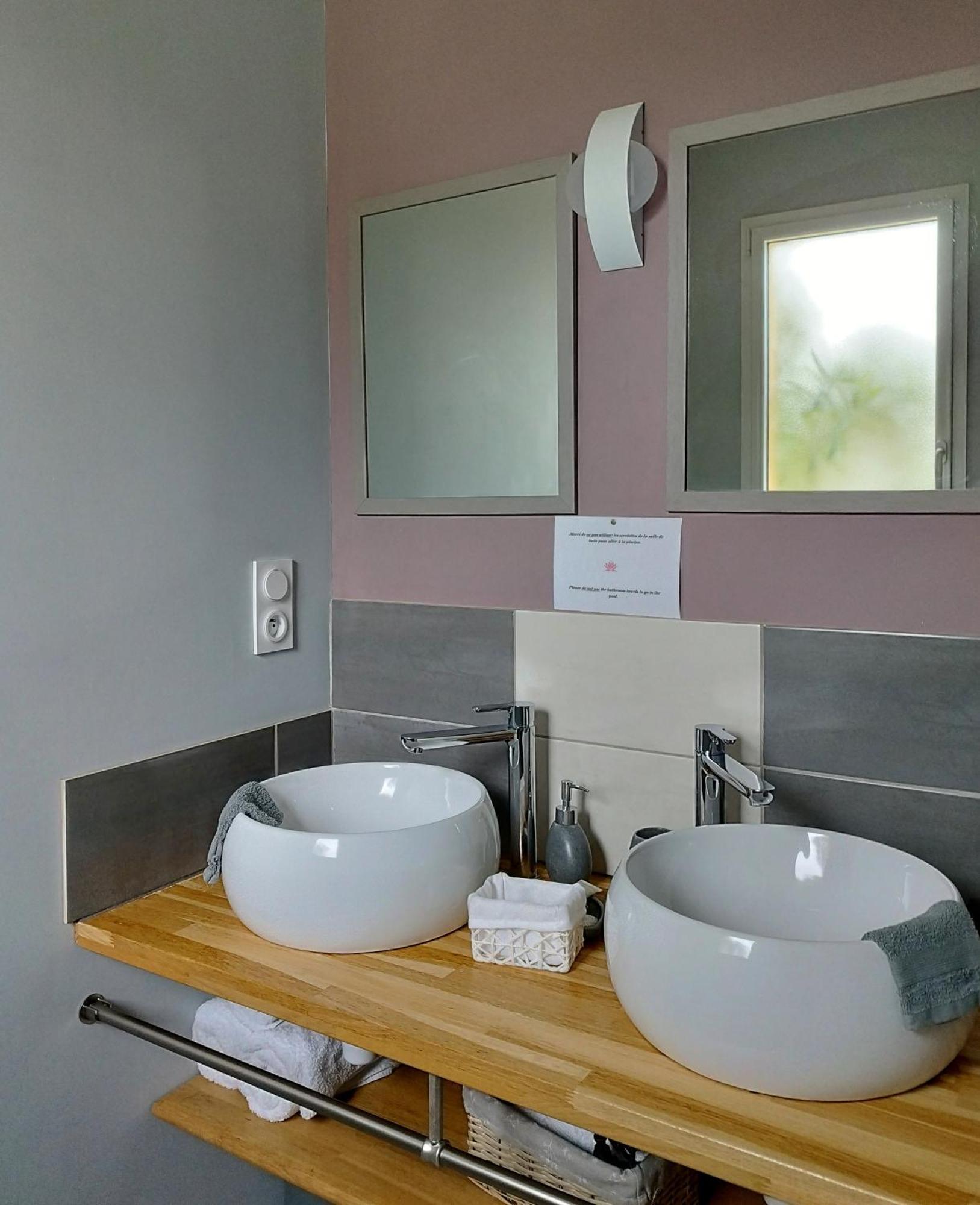 La Sarlamandre, Chambres Et Table D'Hotes Marcillac-Saint-Quentin Esterno foto