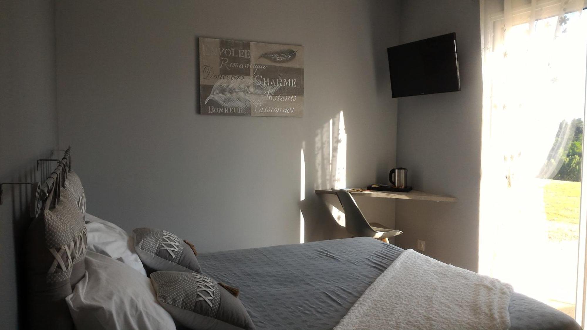 La Sarlamandre, Chambres Et Table D'Hotes Marcillac-Saint-Quentin Esterno foto