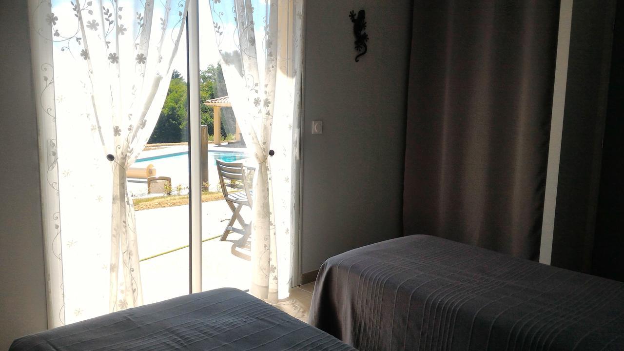 La Sarlamandre, Chambres Et Table D'Hotes Marcillac-Saint-Quentin Esterno foto