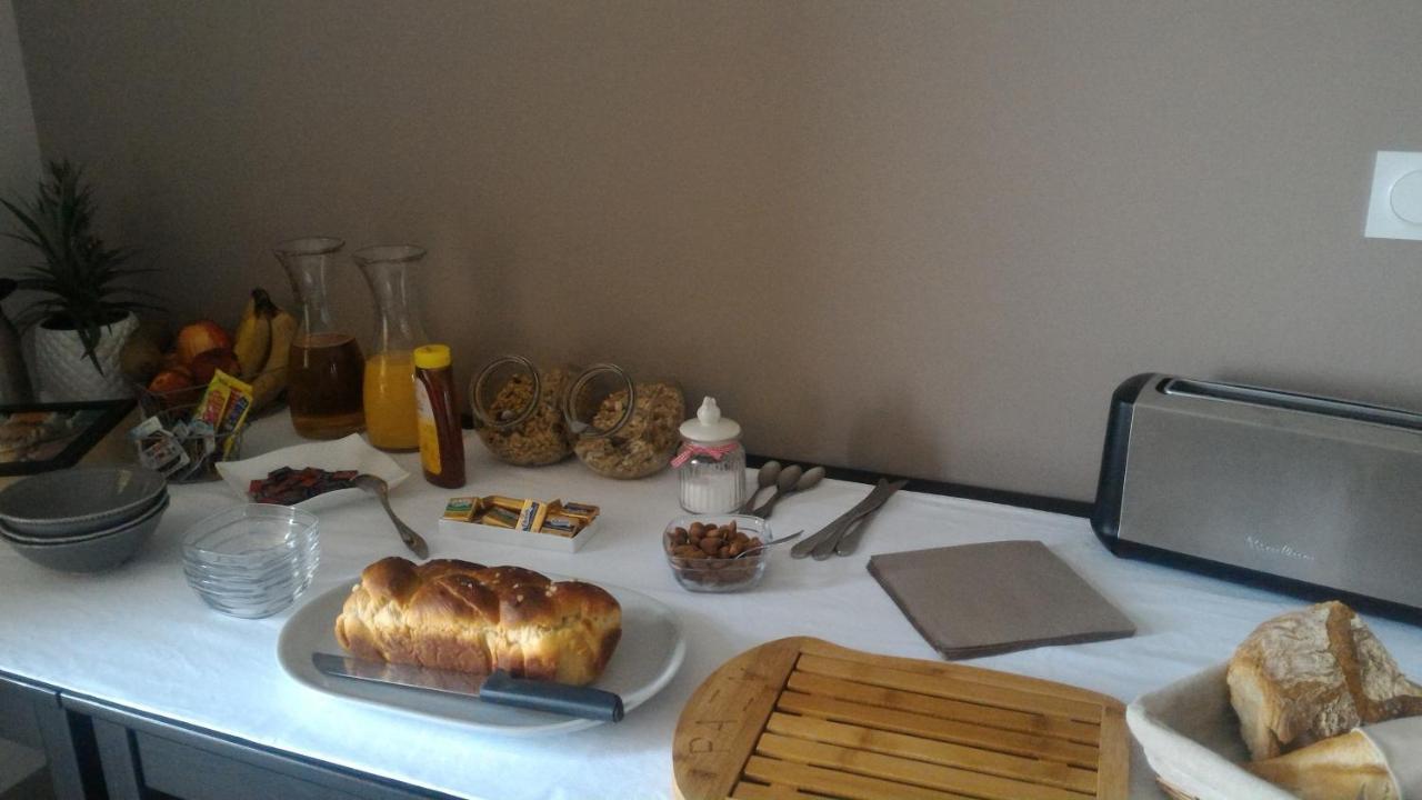 La Sarlamandre, Chambres Et Table D'Hotes Marcillac-Saint-Quentin Esterno foto