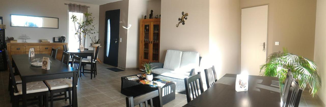 La Sarlamandre, Chambres Et Table D'Hotes Marcillac-Saint-Quentin Esterno foto